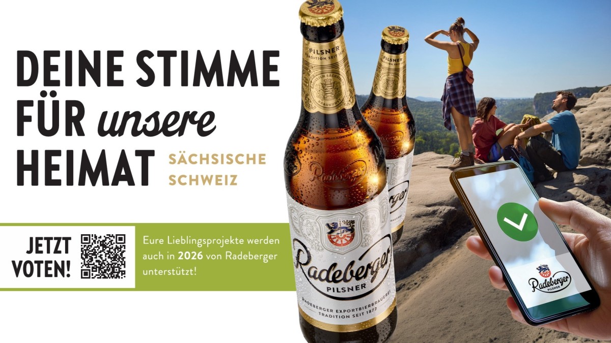 Werbeanzeige mit zwei Radeberger-Flaschen, Smartphone mit Bestätigung und Hinweis zur Online-Abstimmung.